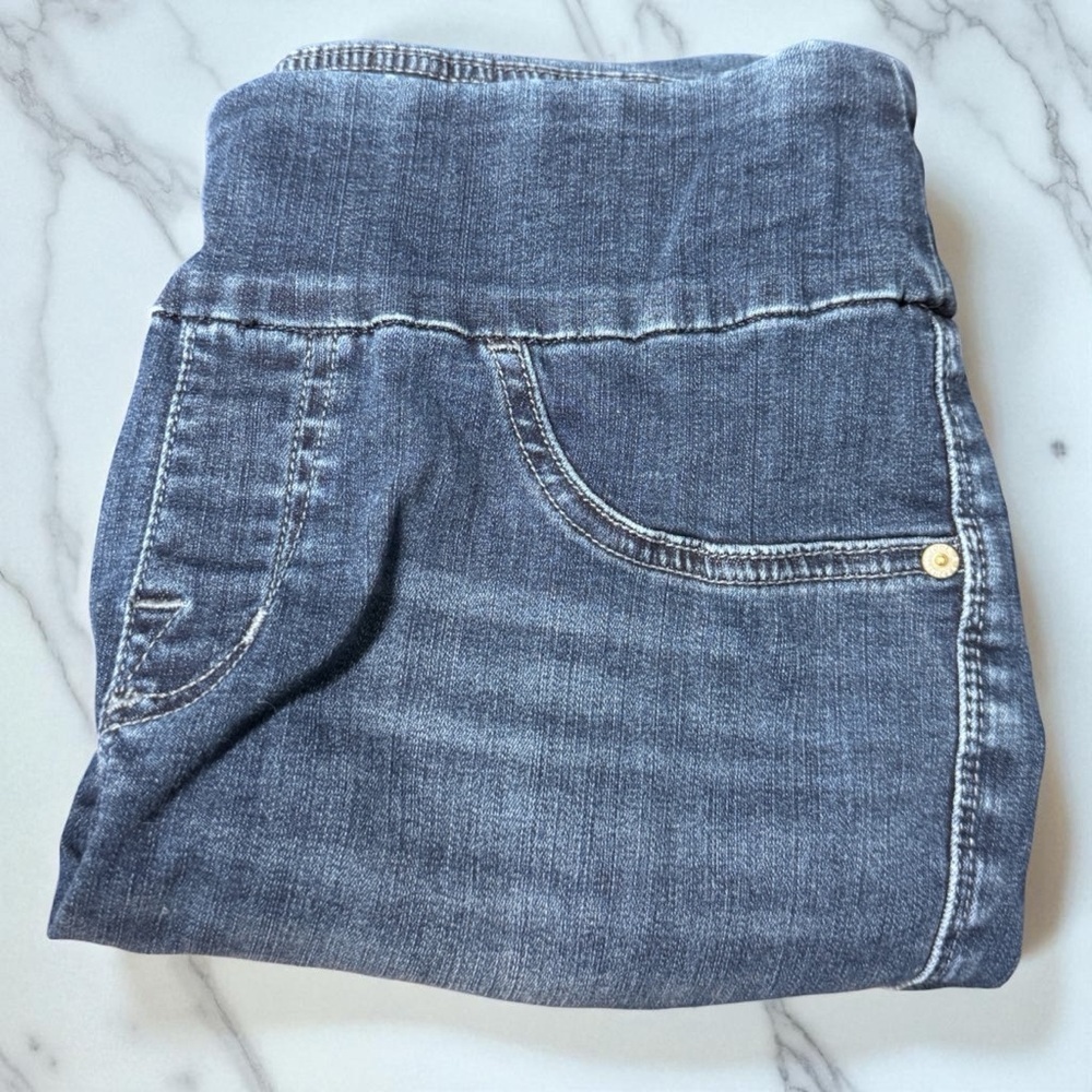 Feverish Fashion: Rock Your Style in Distressed Rock & Republic Jeans! Size 10M - Picture 5 of 16
